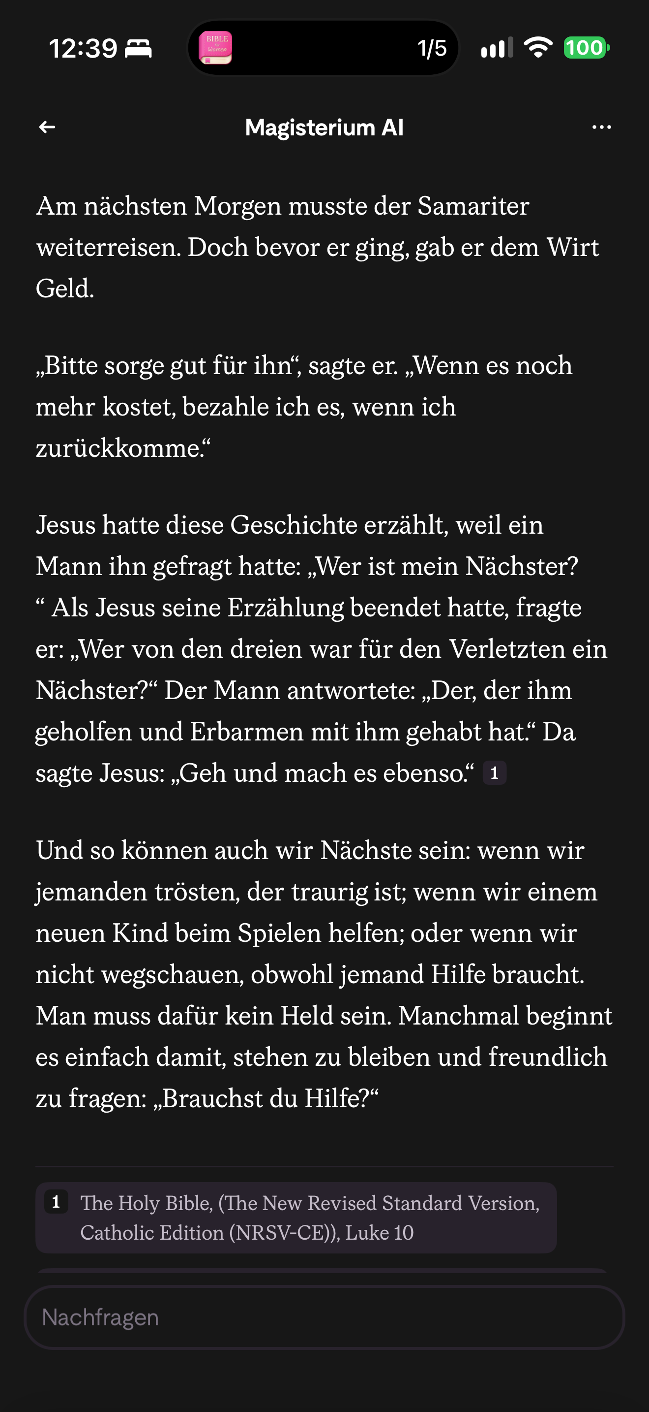 Story ending cites NRSV-CE: The story ends with Jesus asking who was the neighbour and "Geh und mach es ebenso", marked with source 1: The Holy Bible, NRSV Catholic Edition, Luke 10. It then applies the parable at a child's level: comfort someone who is sad, help a new child join in, ask "Brauchst du Hilfe?".